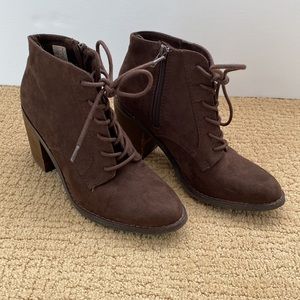 Rocket Dog Suede Tie Bootie - Brown -‎ Size 6 - EUC